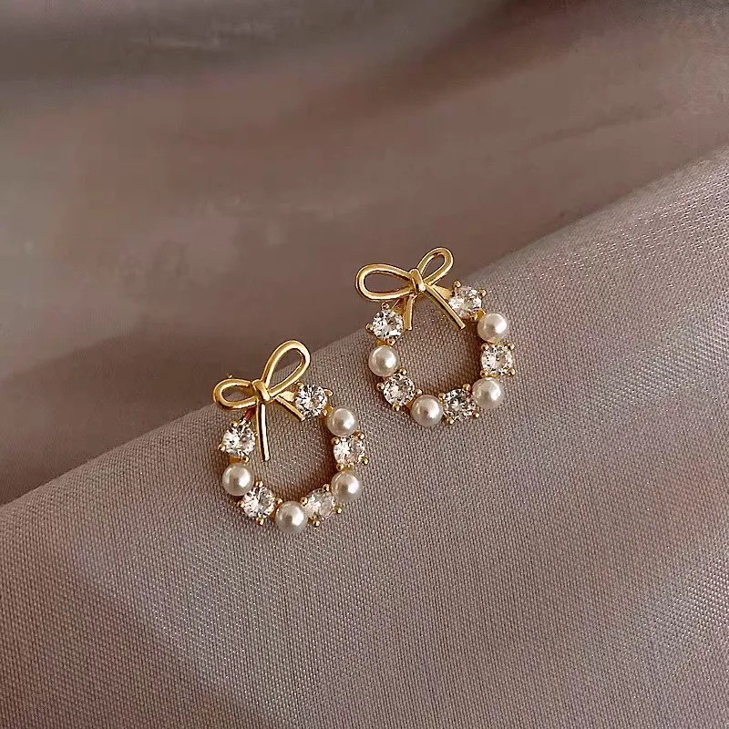 Joy Bow Pearl Earrings